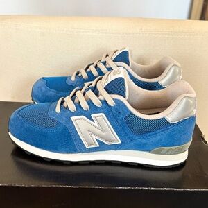 New Balance 574 Blue Silver Suede Shoes Boys Size 5 Women’s Size 6.5